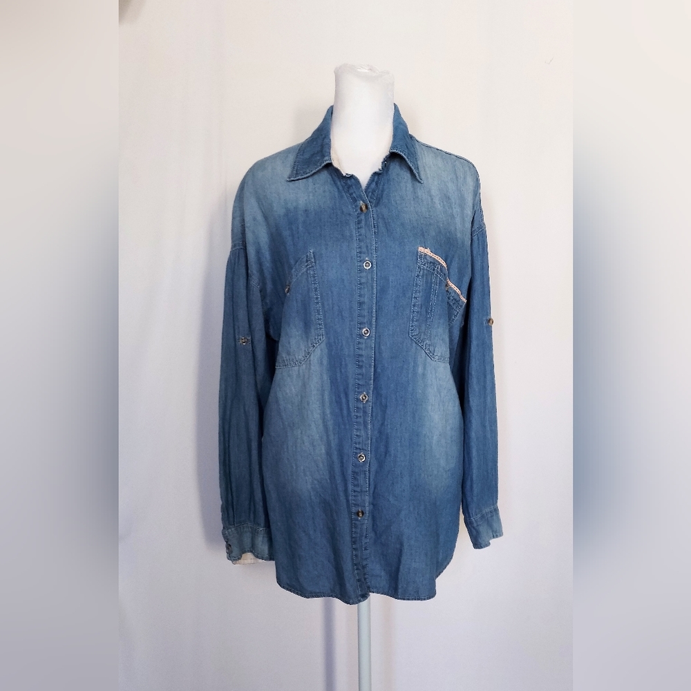 Casting LA Roll Tab Sleeve Button Down Denim Shirt Blue Size Small 100% Cotton